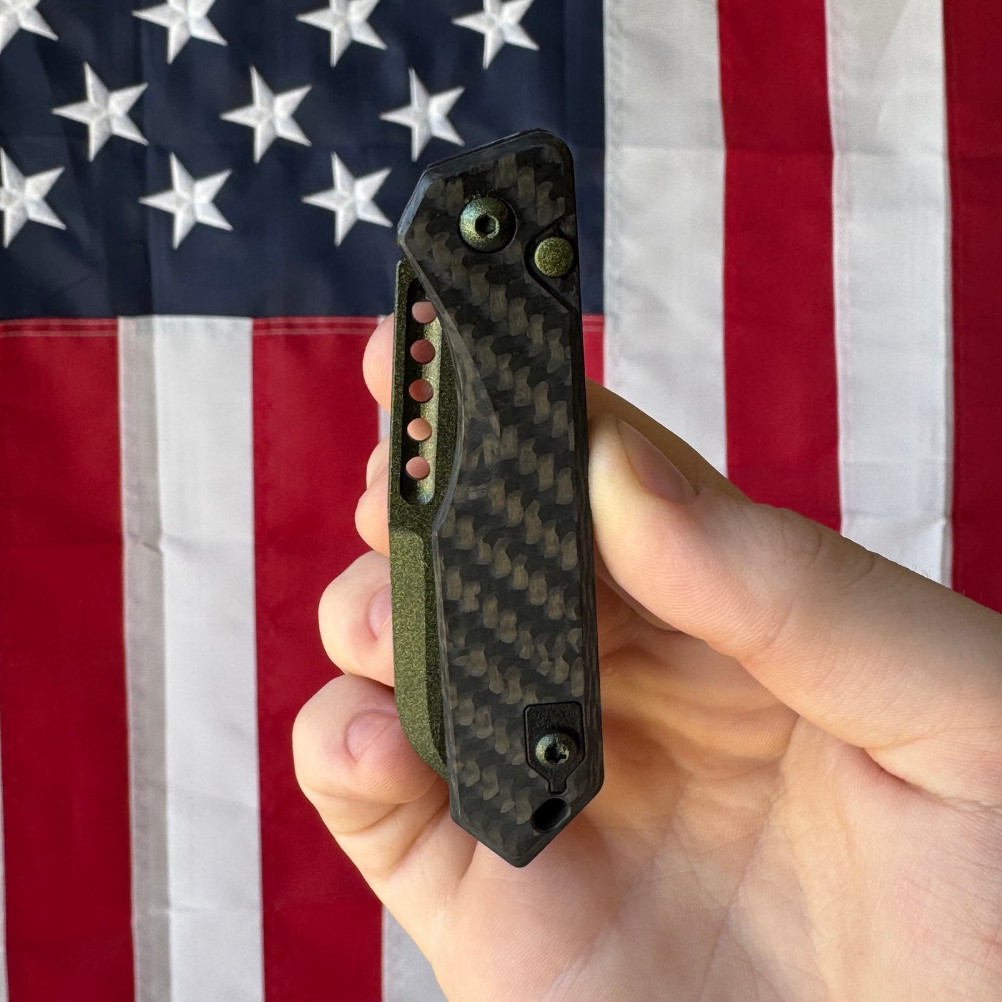 Heretic Jinn Auto - Metallic Green Carbon Fiber, MagnaCut Wharncliffe - Made in USA (H113-MG-CF)