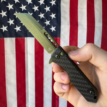 Heretic Jinn Manual - Metallic Green Carbon Fiber, MagnaCut Wharncliffe - Made in USA (H213-MG-CF)