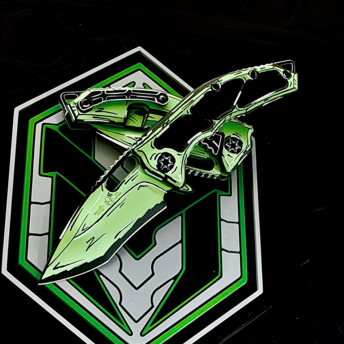 Heretic Medusa Manual 3.25" Recurve – Toxic Green Cel Shade, MagnaCut, Frame Lock – Made in USA (H010-CS-TX)