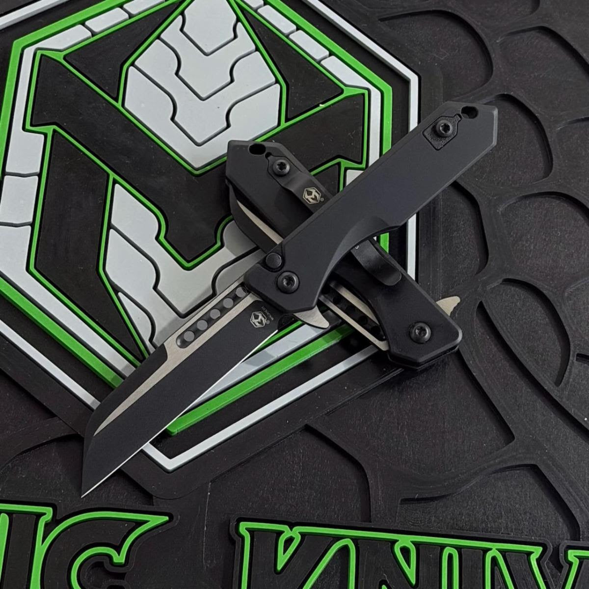 Heretic Jinn Manual 3.0" Button Lock Flipper – 2-Tone MagnaCut, Black Tactical Chassis – Made in USA (H213-10A-T)